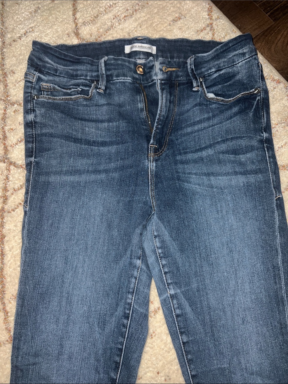 Good American Skinny Jeans in Medium Blue Wash
